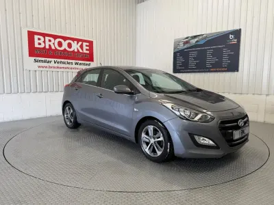 Begagnad Hyundai i30 SE 120 HK (88 kW) 2015 Grå Halvkombi