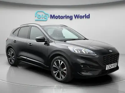 Usado Ford Kuga ST-Line X 190 HP (139 kW) 2024 Preto SUV