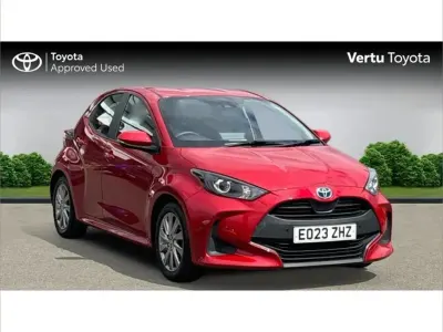 Usata Toyota Yaris Hybrid 116 CV (85 kW) 2023 Rosso Utilitaria