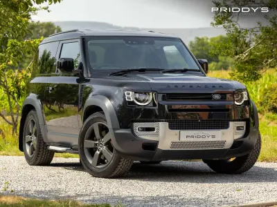 Used Land Rover Defender SE 300 HP (220 kW) 2021 Black SUV