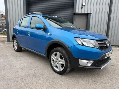 Begagnad Dacia Sandero Lauréate 90 HK (66 kW) 2013 Blå Halvkombi