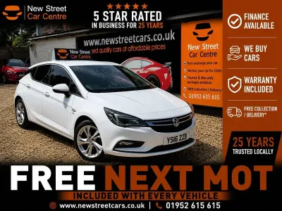 Used Vauxhall Astra SRi 105 HP (77 kW) 2016 White Hatchback