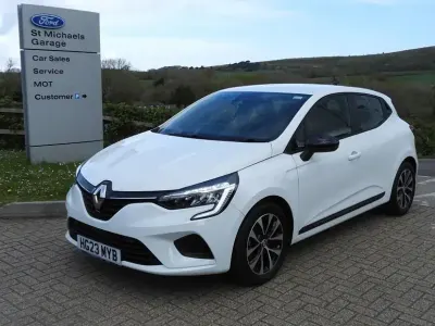Used Renault Clio Evolution 145 HP (106 kW) 2023 White Hatchback