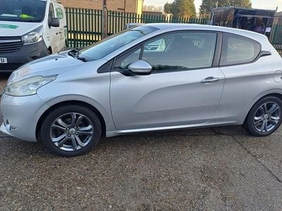 Gebraucht Peugeot 208 Active 82 PS (60 kW) 2012 Silber Kleinwagen