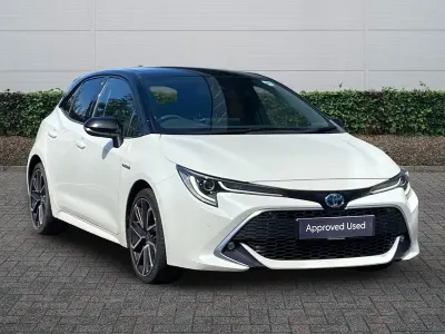 Used Toyota Corolla 122 HP (89 kW) 2020 White/black Hatchback
