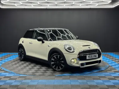 Begagnad Mini Cooper S Exclusive 2019 Vit Halvkombi
