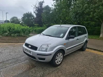 Used Ford Fusion 2004 Silver Hatchback