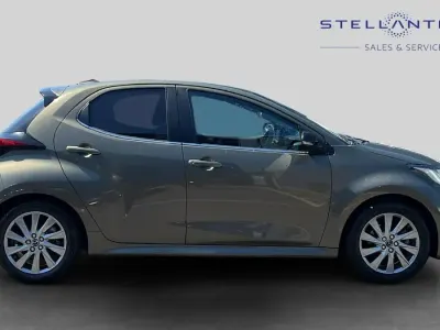 Used Mazda 2 114 HP (83 kW) 2023 Yellow Hatchback