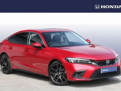 Begagnad Honda Civic Advance 184 HK (135 kW) 2022 Röd Halvkombi