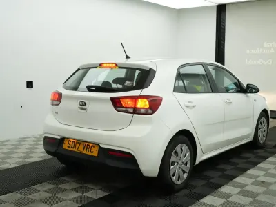 Begagnad Kia Rio 84 HK (61 kW) 2017 Vit Halvkombi