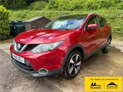 Used Nissan Qashqai N-TEC 110 HP (80 kW) 2016 Red SUV