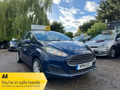 Begagnad Ford Fiesta Style 2014 Blå Halvkombi