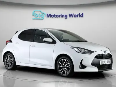 Używany Toyota Yaris Hybrid Design 116 KM (85 kW) 2023 Biały Hatchback