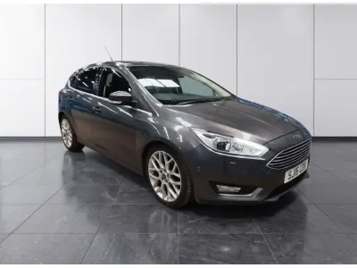Usado Ford Focus Titanium X 125 CV (91 kW) 2016 Gris Utilitario