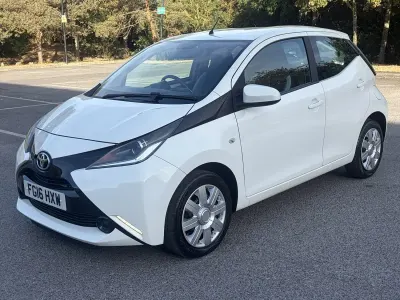 Used Toyota Aygo X-play 68 HP (50 kW) 2016 White Hatchback