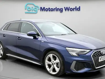 Begagnad Audi A3 Sportback S-Line 150 HK (110 kW) 2023 Blå Halvkombi