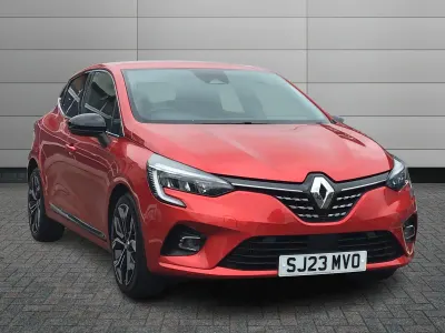 Used Renault Clio Techno 90 HP (66 kW) 2023 Renault id  flame red  Hatchback