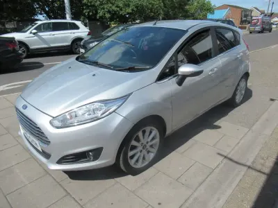Used Ford Fiesta Titanium 100 HP (73 kW) 2016 Silver Hatchback