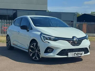 Used Renault Clio Techno 145 HP (106 kW) 2023 Glacier white  Hatchback