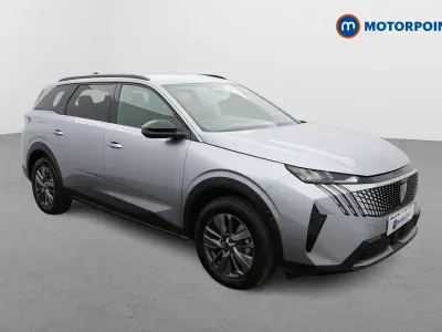 Usado Peugeot 5008 Allure 145 HP (106 kW) 2025 Cinzento SUV