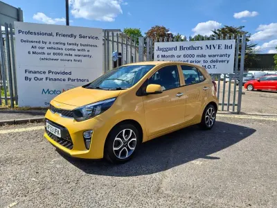 Usado Kia Picanto 2023 Amarelo Citadino
