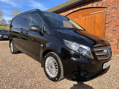 Usado Mercedes Vito Premium 161 HP (118 kW) 2020 Preto Van