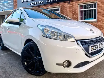 Used Peugeot 208 115 HP (84 kW) 2014 White Hatchback