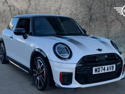 Begagnad Mini John Cooper Works Hatch 228 HK (167 kW) 2024 Vit Halvkombi