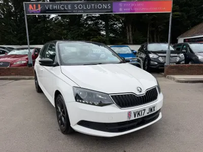 Usado Skoda Fabia Colour Edition 90 CV (66 kW) 2017 Blanco Utilitario