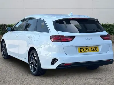 Used Kia Ceed 2022 White Hatchback