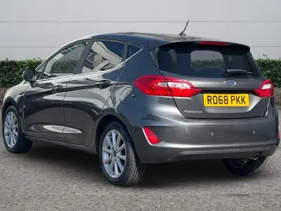 Begagnad Ford Fiesta Titanium 2018 Grå Halvkombi