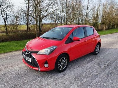 Used Toyota Yaris 2015 Red Hatchback