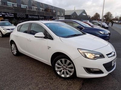 Used Vauxhall Astra Elite 2015 White Hatchback
