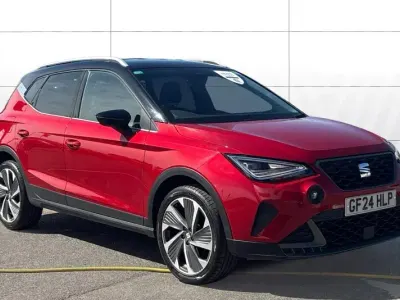 Begagnad Seat Arona FR Sport 110 HK (80 kW) 2023 Röd SUV