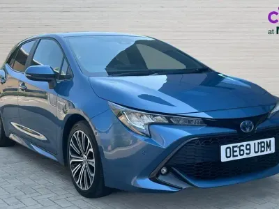 Used Toyota Corolla Design 122 HP (89 kW) 2020 Blue Hatchback