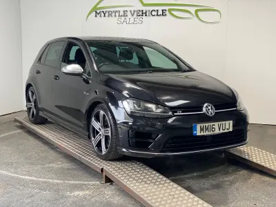 Begagnad VW Golf VII R 2016 Svart Halvkombi