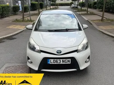 Used Toyota Yaris Trend 101 HP (74 kW) 2014 White Hatchback