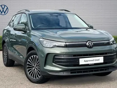 New VW Tiguan Life 130 HP (95 kW) 2026 Cipressino green metallic SUV