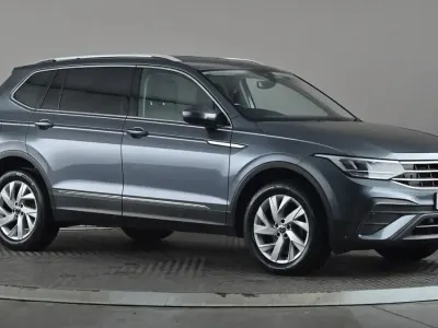 Usado VW Tiguan Allspace Life 150 HP (110 kW) 2022 Cinzento SUV