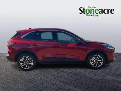 Używany Ford Kuga Titanium 150 KM (110 kW) 2023 Czerwony SUV