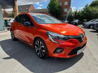 Used Renault Clio Techno 90 HP (66 kW) 2023 Orange  Hatchback