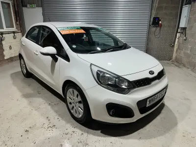 Used Kia Rio 2014 White Hatchback