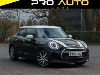 Używany Mini Cooper Classic 2022 Czarny Hatchback