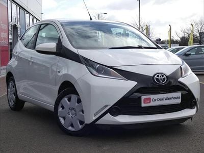 Used Toyota Aygo X-play 69 HP (50 kW) 2018 White Hatchback