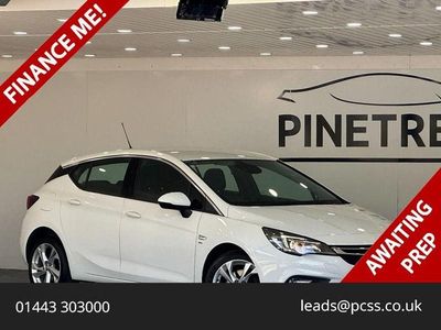 Used Vauxhall Astra SRi 136 HP (100 kW) 2019 White Hatchback