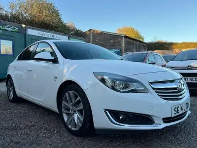 Used Vauxhall Insignia SRi 140 HP (102 kW) 2014 White Hatchback