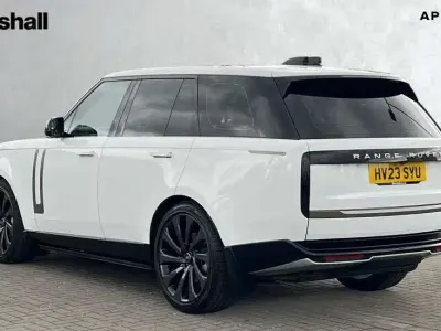 Używany Land Rover Range Rover HSE 400 KM (294 kW) 2023 Biały SUV