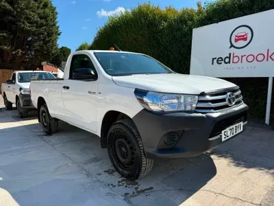 Used Toyota HiLux Active 150 HP (110 kW) 2020 White Pickup