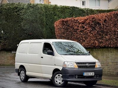 Used Toyota HiAce 95 HP (69 kW) 2010 White Van