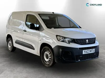 Second-hand Peugeot Partner Premium 2023 Alb Monovolum